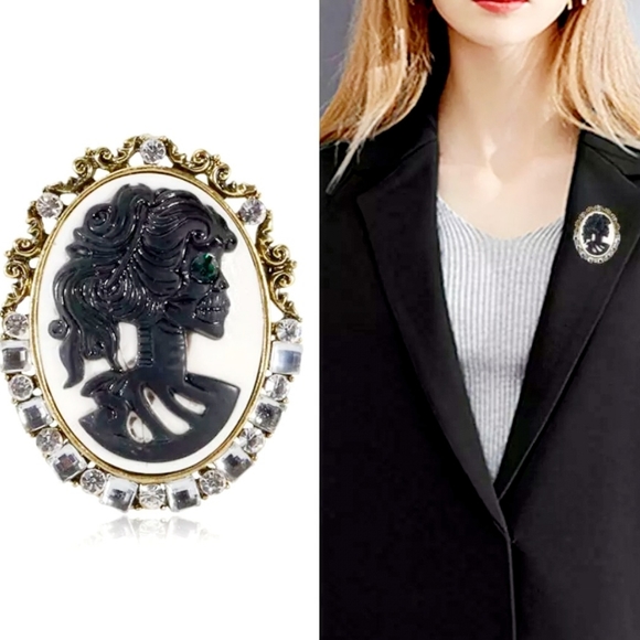 Gold plated green and white crystal cameo skull woman necklace/brooch - Picture 15 of 16